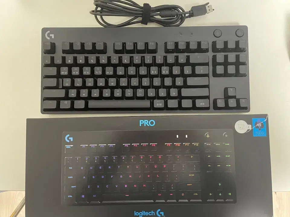 게이밍 로지텍 PRO TKL GX BLUE 키보드 판매합니다.