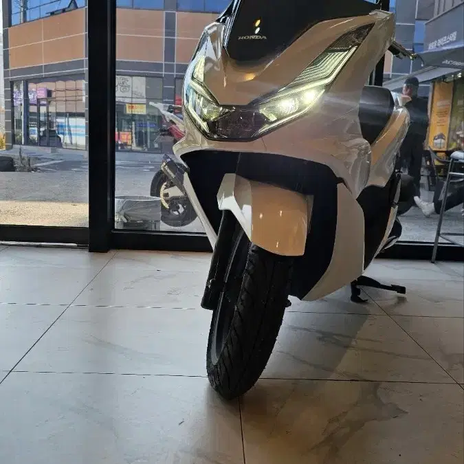 22년식 (5.000km) 신차급 PCX125 판매