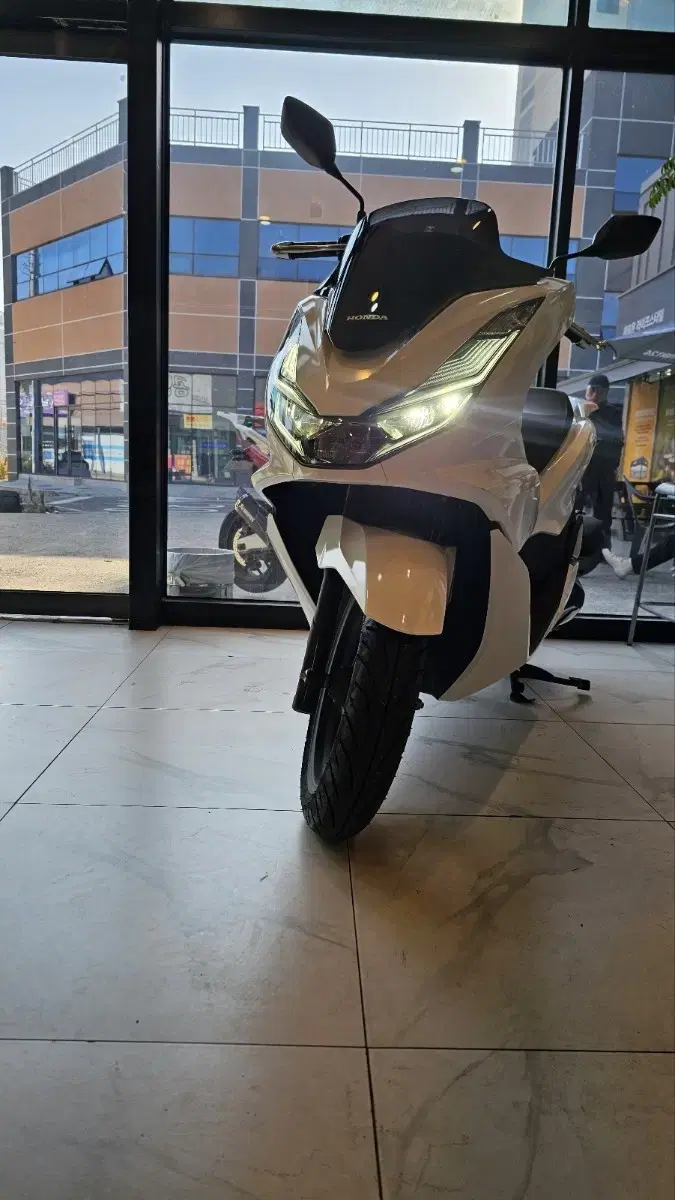 22년식 (5.000km) 신차급 PCX125 판매