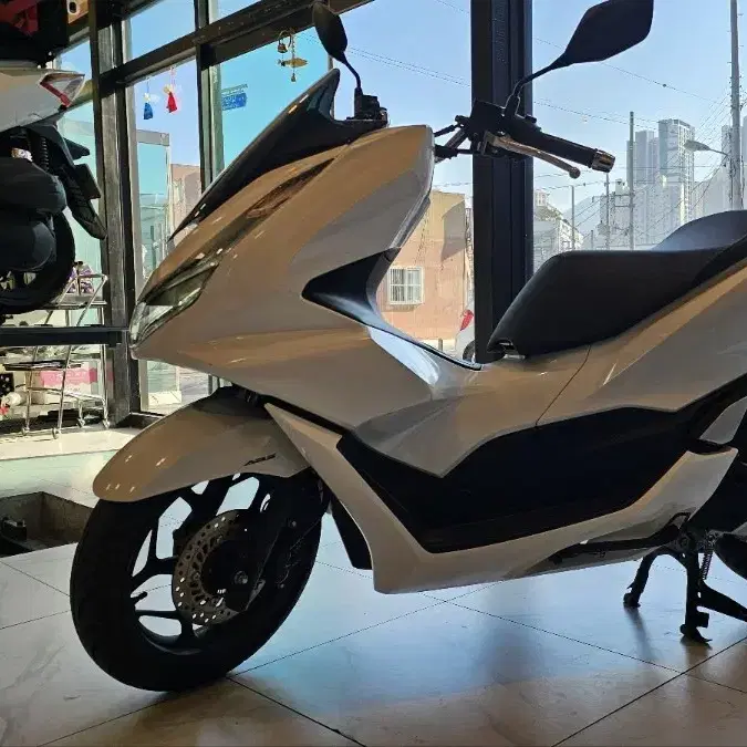 22년식 (5.000km) 신차급 PCX125 판매