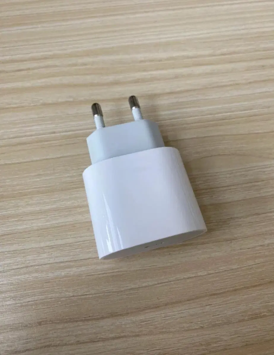 애플 정품 충전기 (USB-C 전원 어댑터)