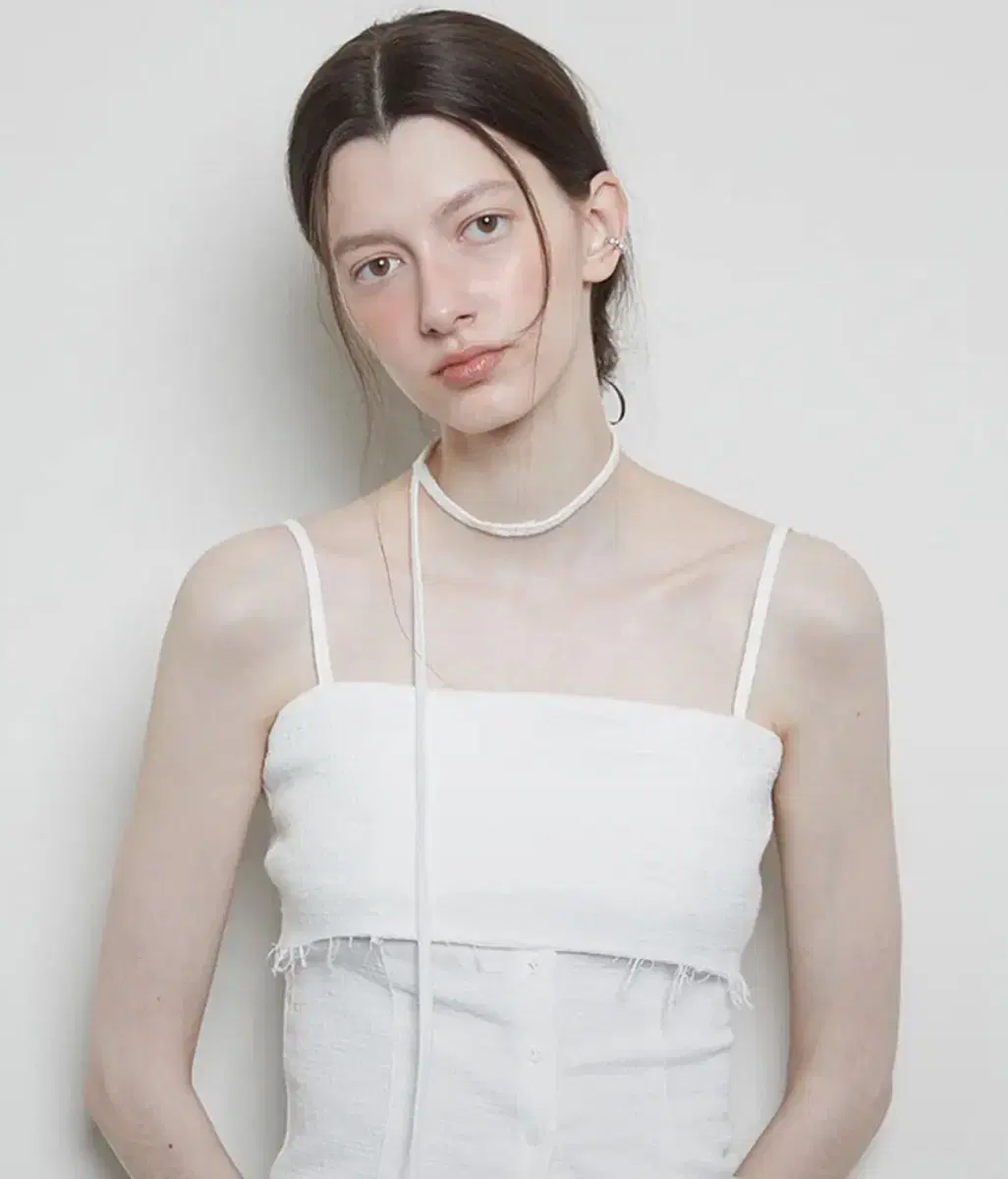 라티젠 L3 BUTTON SLEEVELESS 슬리브리스(IVORY)