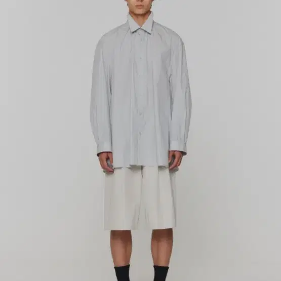 아모멘토 oversize shirring shirts light grey