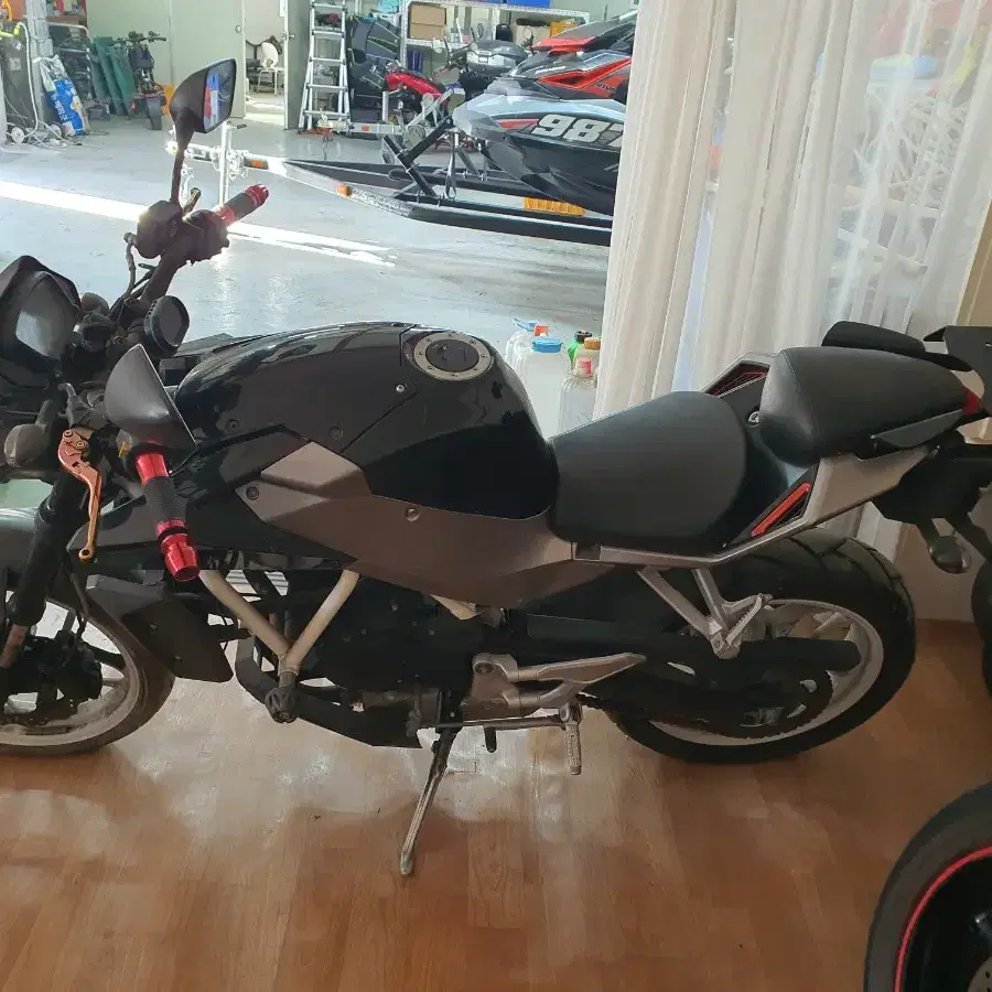 EXIV250오토바이 250cc 2014년식