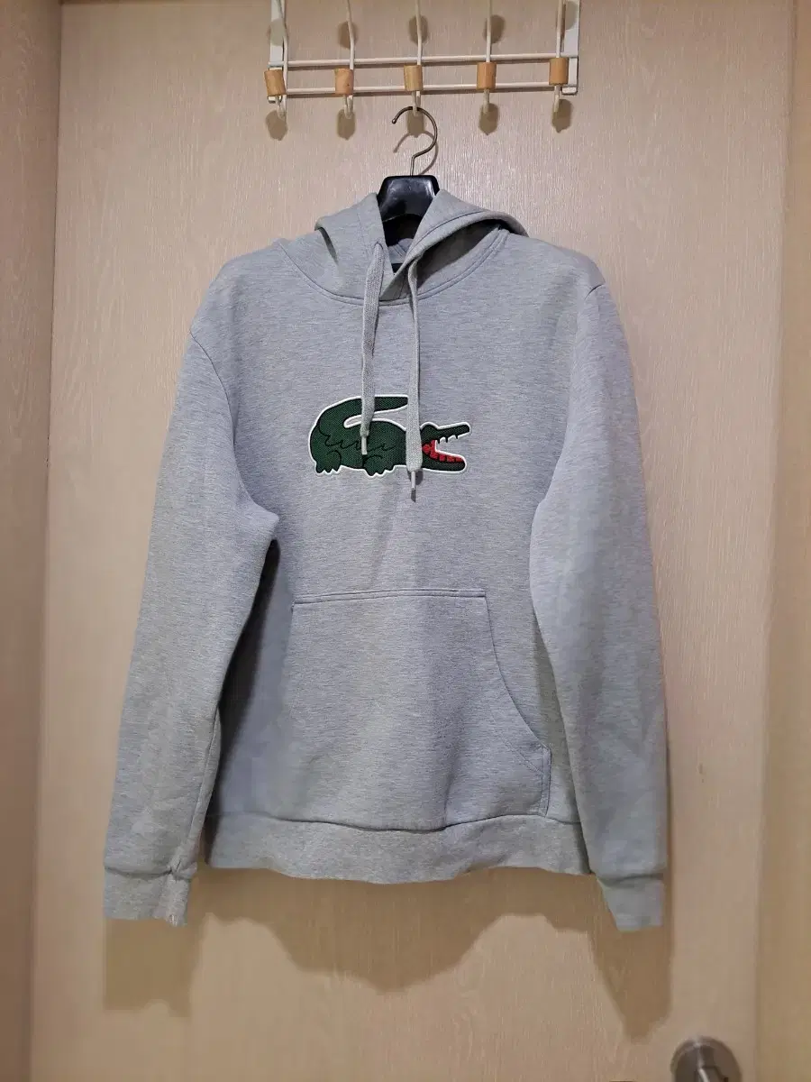 LACOSTE.   사이즈 USA. M.  100~105