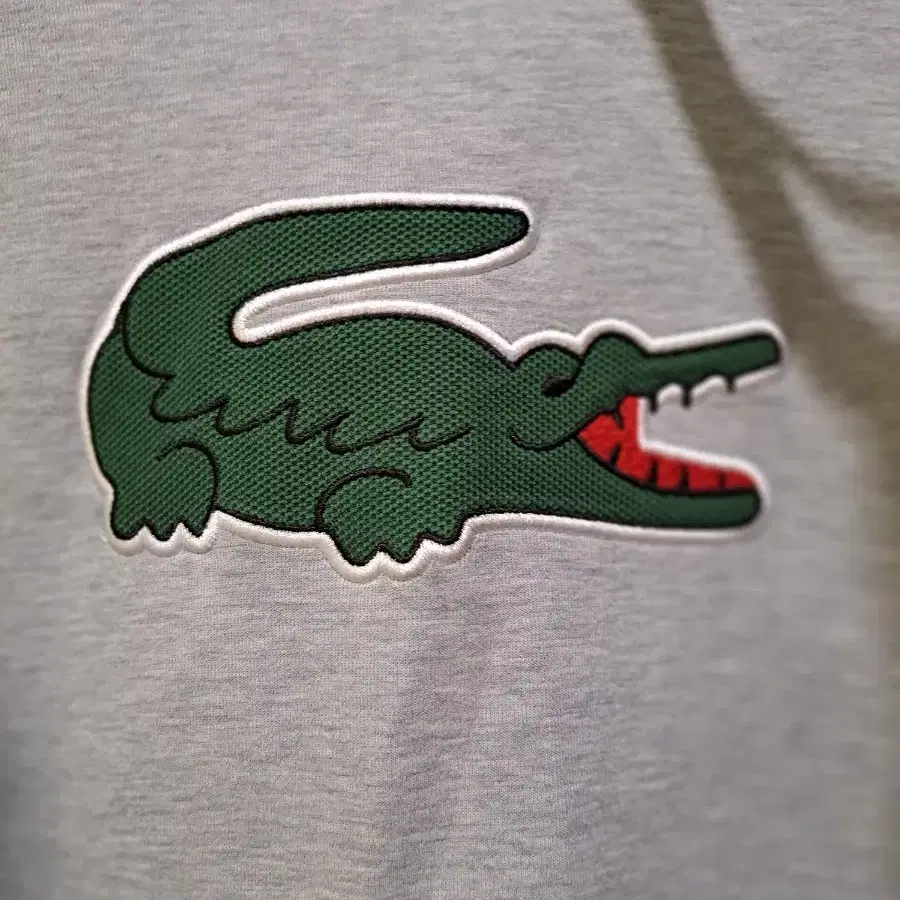 LACOSTE.   사이즈 USA. M.  100~105