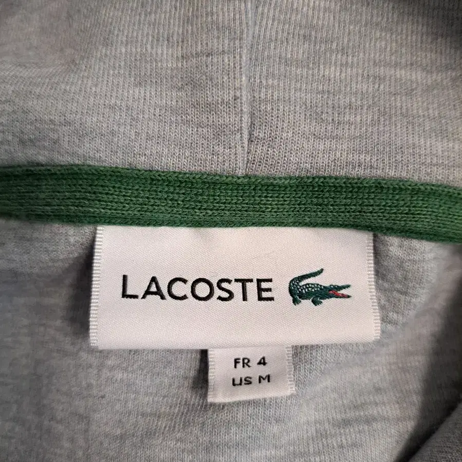 LACOSTE.   사이즈 USA. M.  100~105