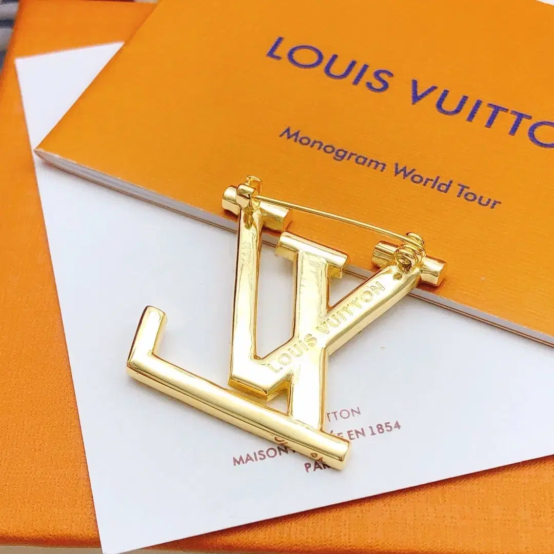 루이비통 Louis Vuitton 브로치