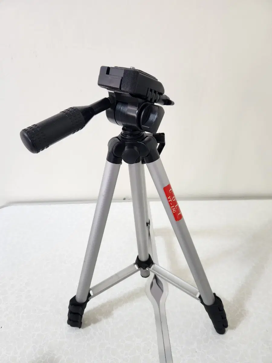 COLT (vt-13g) Camera Tripod