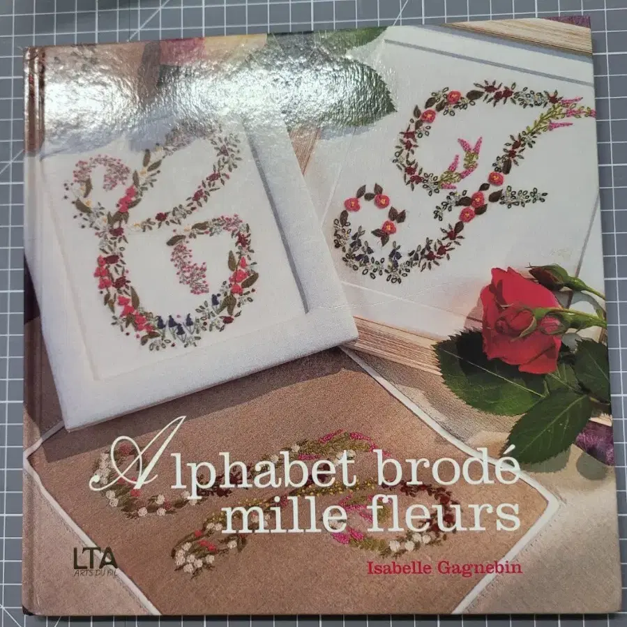 프랑스자수서적 alphabet brode Mille fleurs