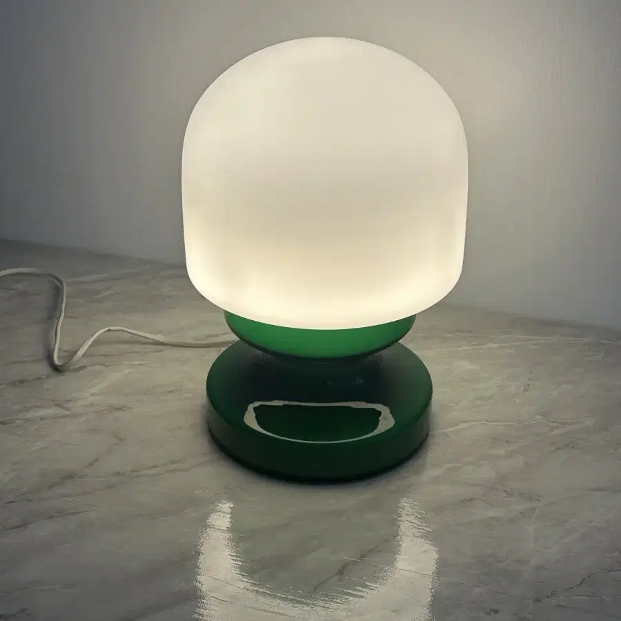 lime Green Opaline table lamp 빈티지조명