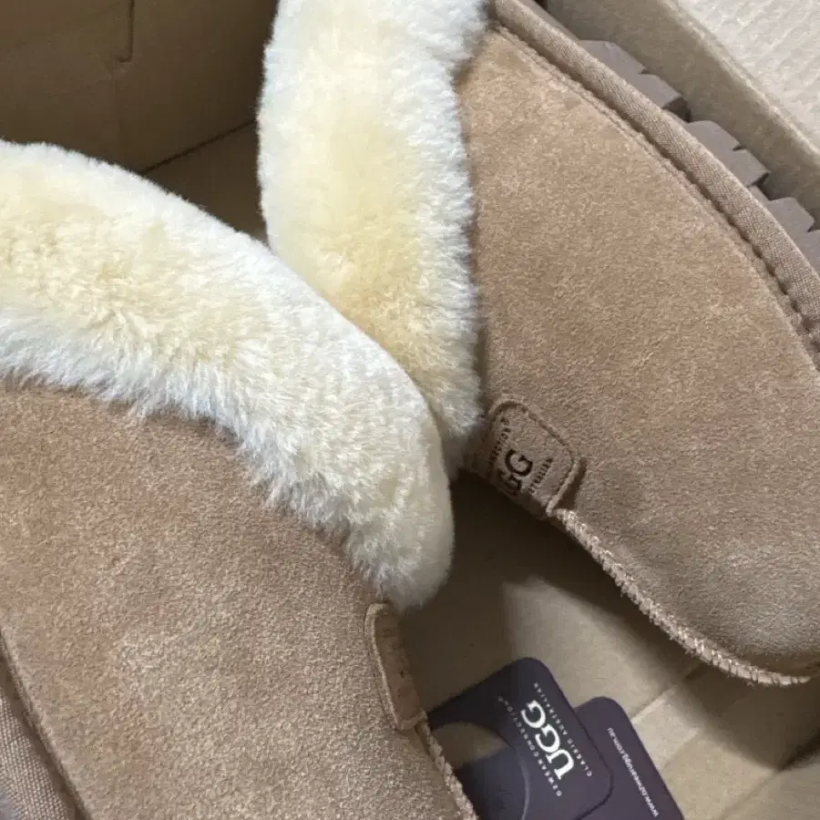 UGG 어그 슬리퍼 240 사이즈