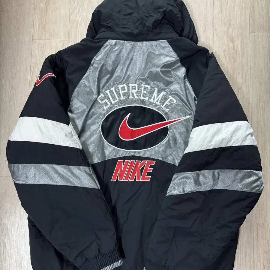 (판매)Supreme x Nike 후드 스포츠 자켓 L사이즈