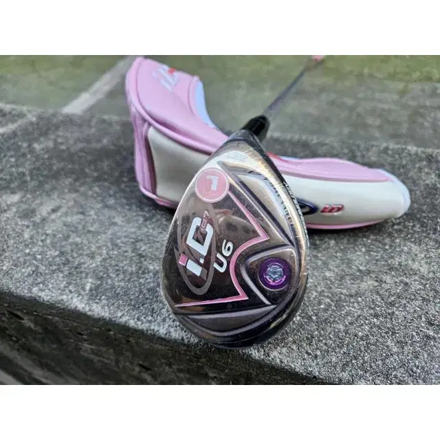 Item: Yes Golf ID No. 6 28 Degree Women's Utility