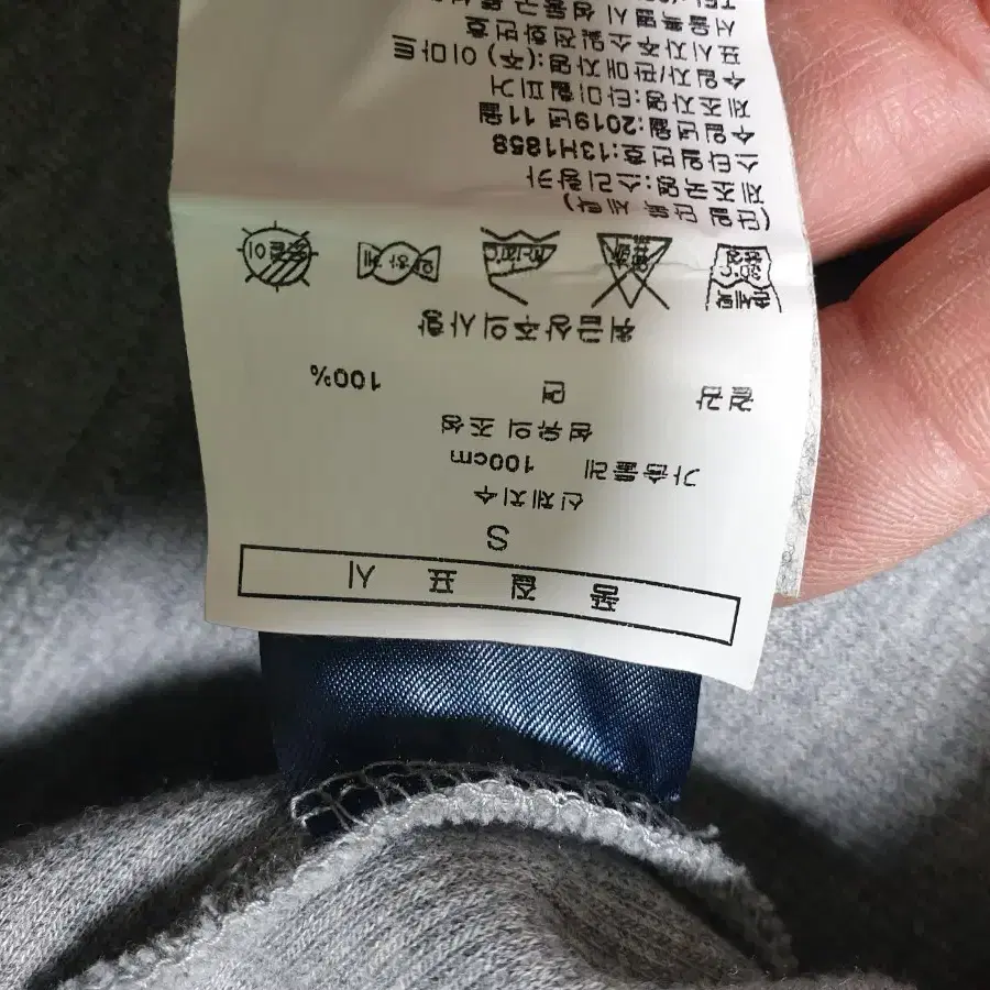 타미힐피거 반집업긴팔티2장에 5만 판매합니다