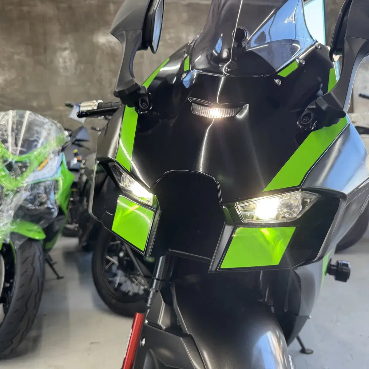 22년식 가와사키 ZX-10R (10,273km) 아크라슬립온,블박 등