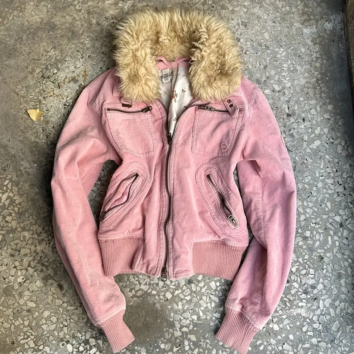 국내 유일매류 abercrombie pink wolf jacket