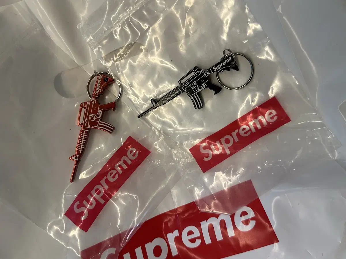 SUPREME SUPREME M16 Opener keyring Drill Badge