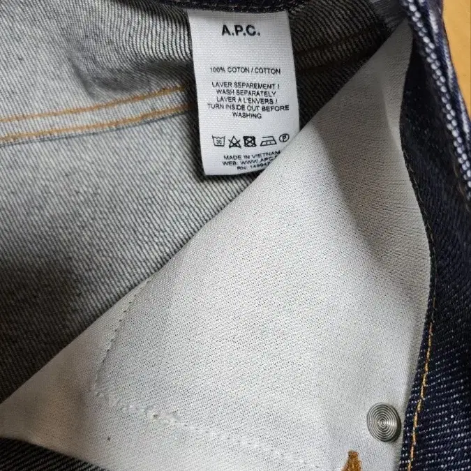 A.P.C 아페쎄 주페 스탠다드 셀비지 데님스커트 m135