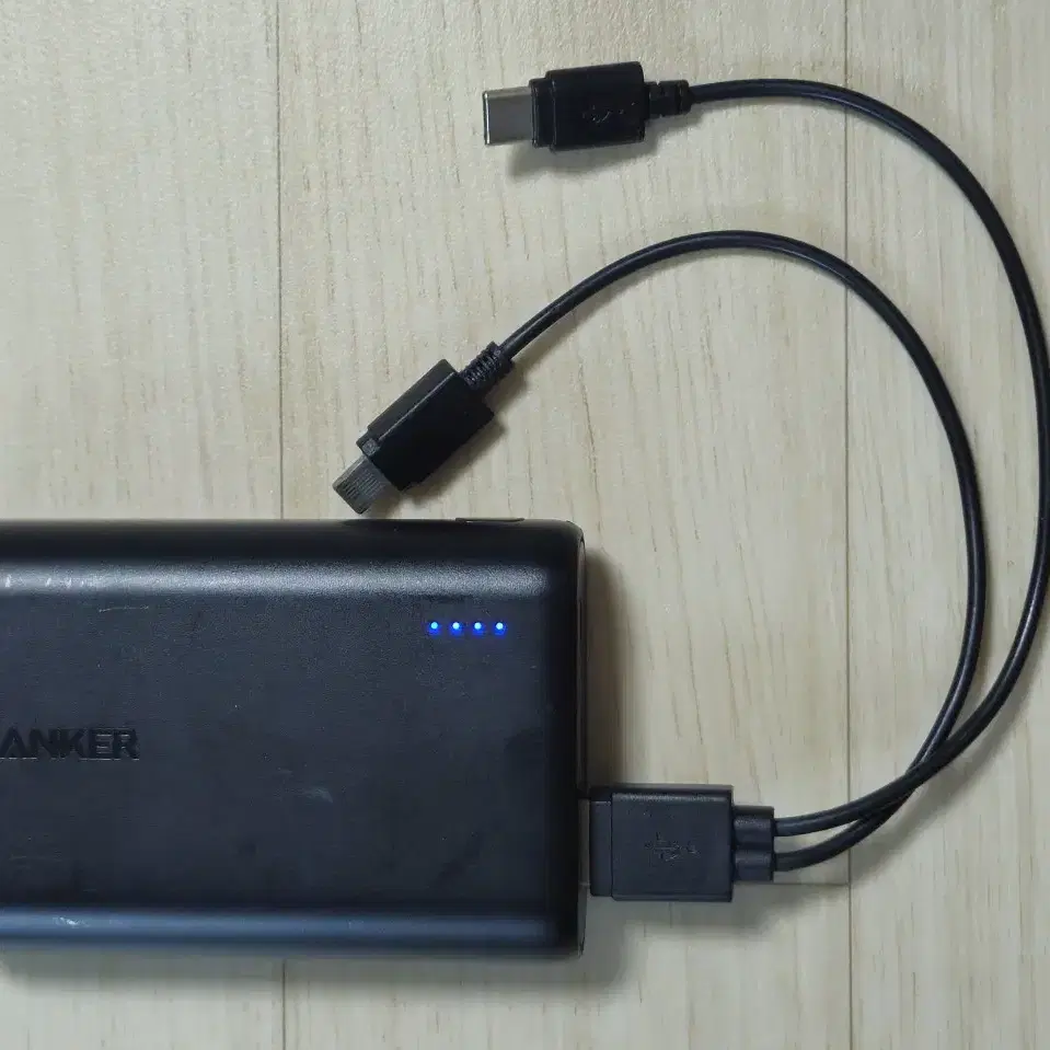 Anker 파워뱅크 10000mAh 휴대용 충전기 A1263 팝니다.