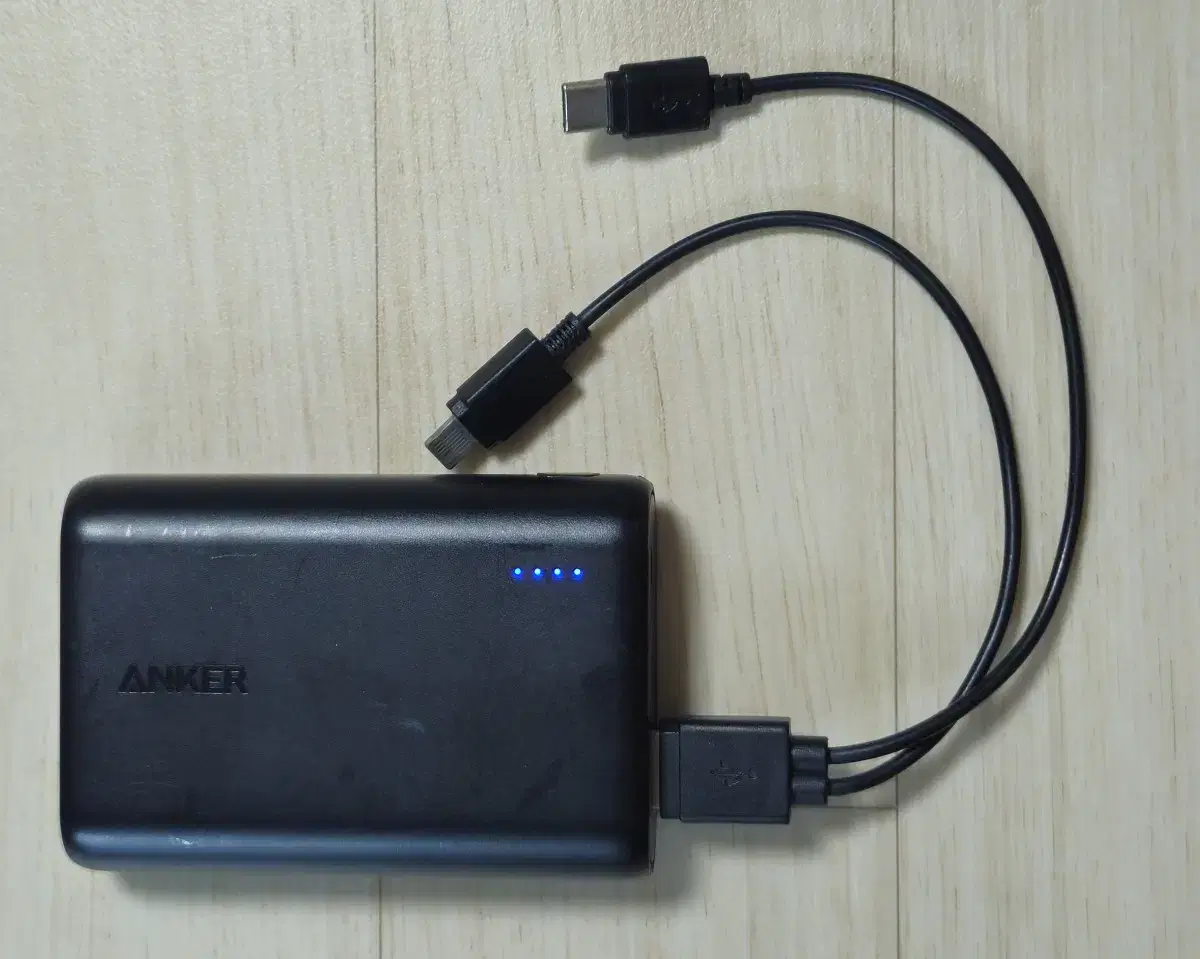 Anker 파워뱅크 10000mAh 휴대용 충전기 A1263 팝니다.