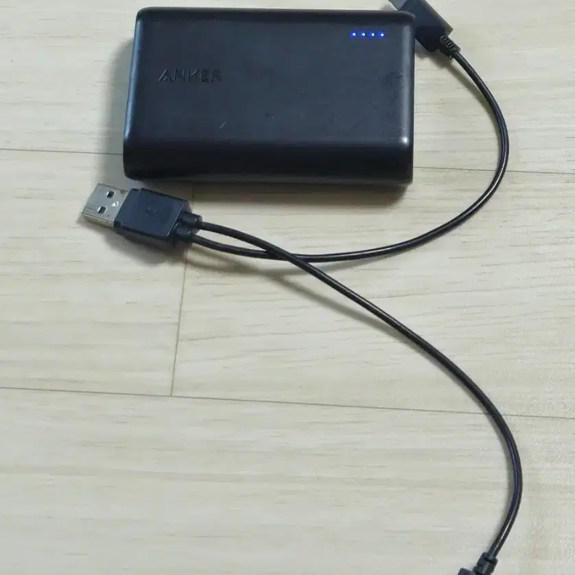 Anker 파워뱅크 10000mAh 휴대용 충전기 A1263 팝니다.