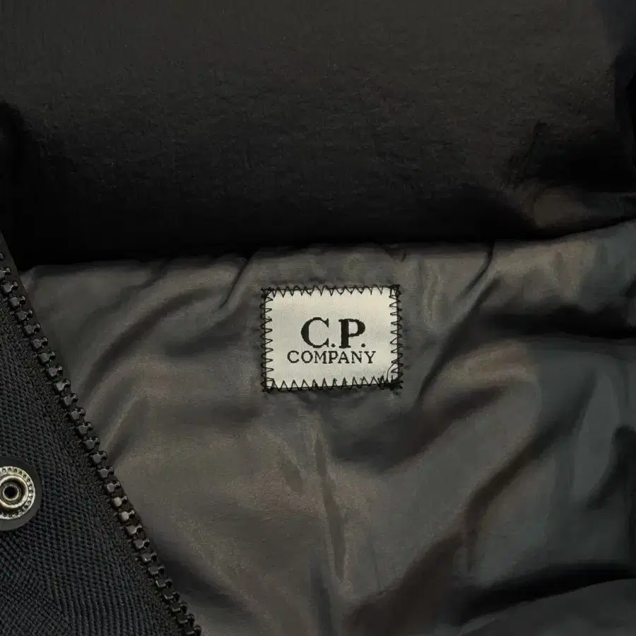 CP company 나일론 고글 패딩