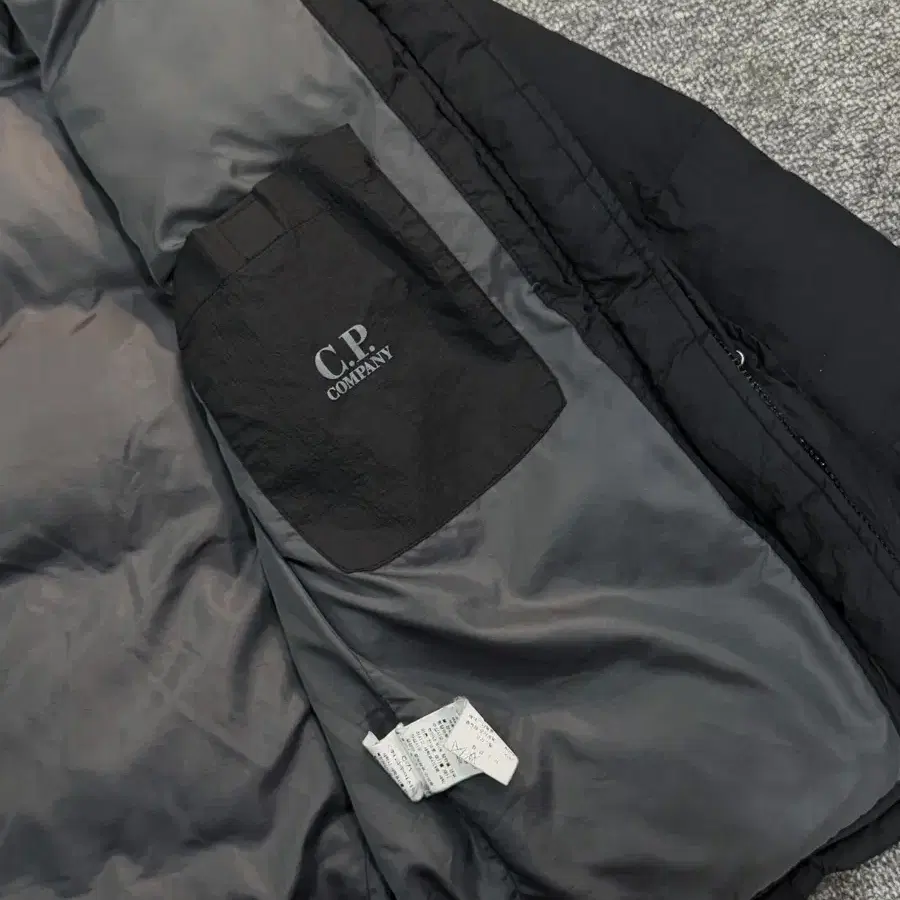 CP company 나일론 고글 패딩