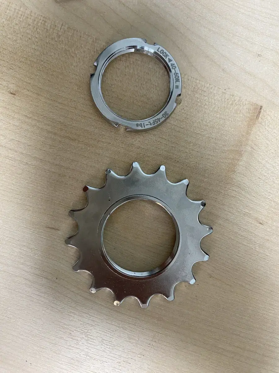 16T Cog, Lockring