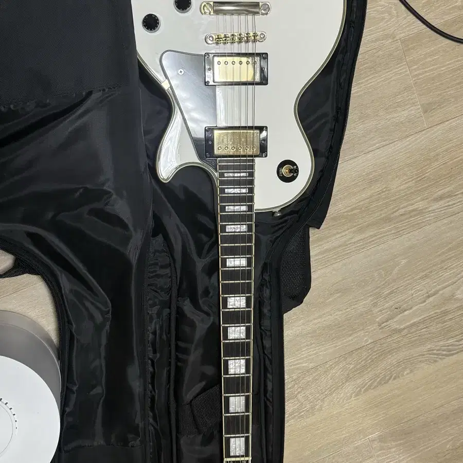 에피폰 레스폴 커스텀 라이트 알파인화이트 Epiphone les paul