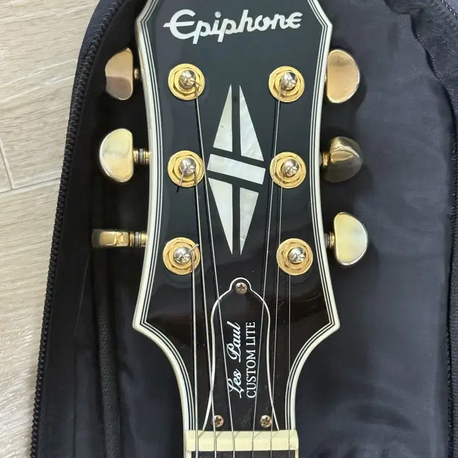 에피폰 레스폴 커스텀 라이트 알파인화이트 Epiphone les paul