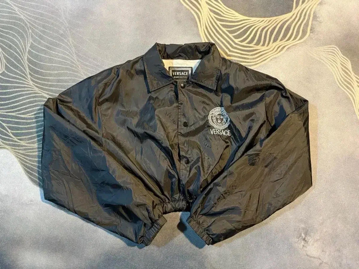 Vintage Versace jin Culture Cropped Windbreaker