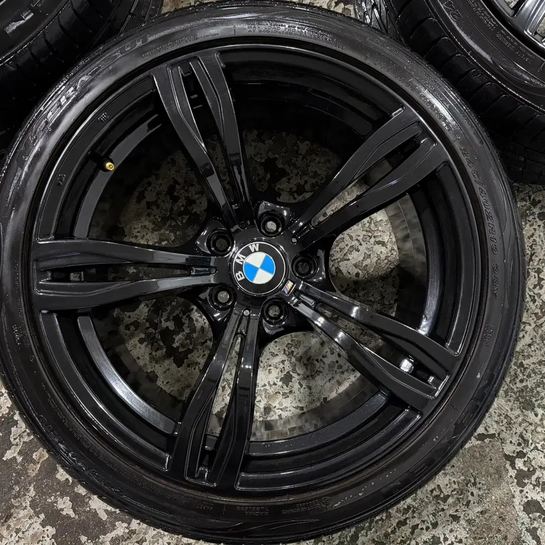 BMW M5 아방가르드 대만산 19인치 휠타이어 판매