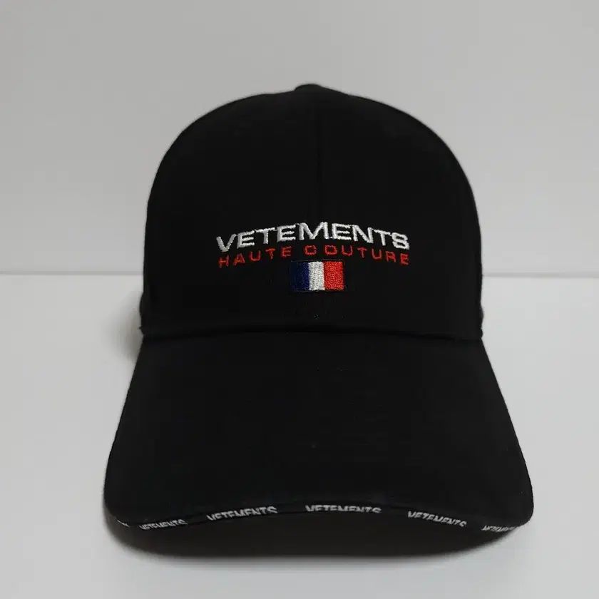 Vetements haute couture cap