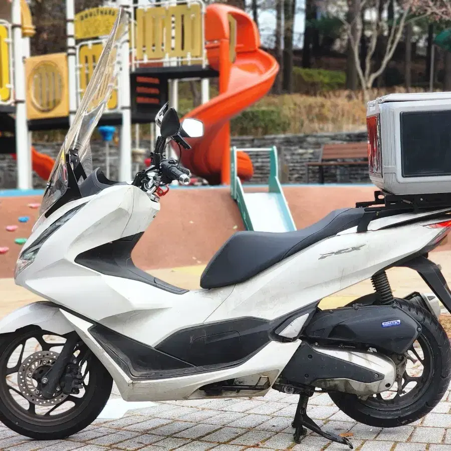 혼다 PCX125 21년식 화이트 배달세팅 판매합니다