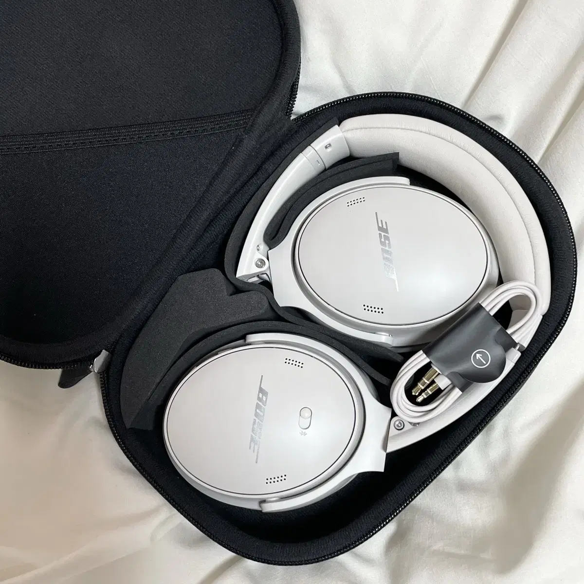 bose qc45 헤드셋 (하자 없이 깨끗)