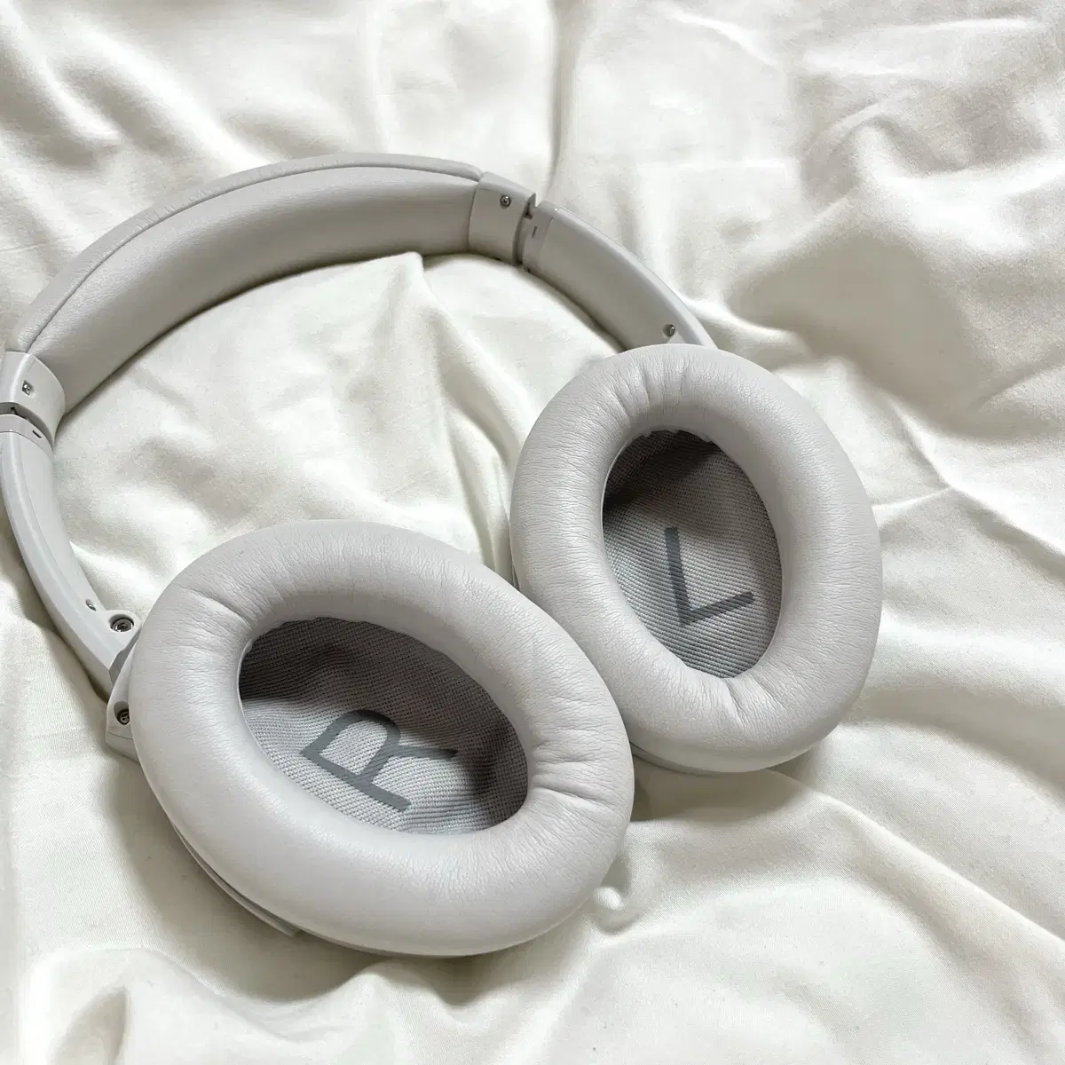 bose qc45 헤드셋 (하자 없이 깨끗)