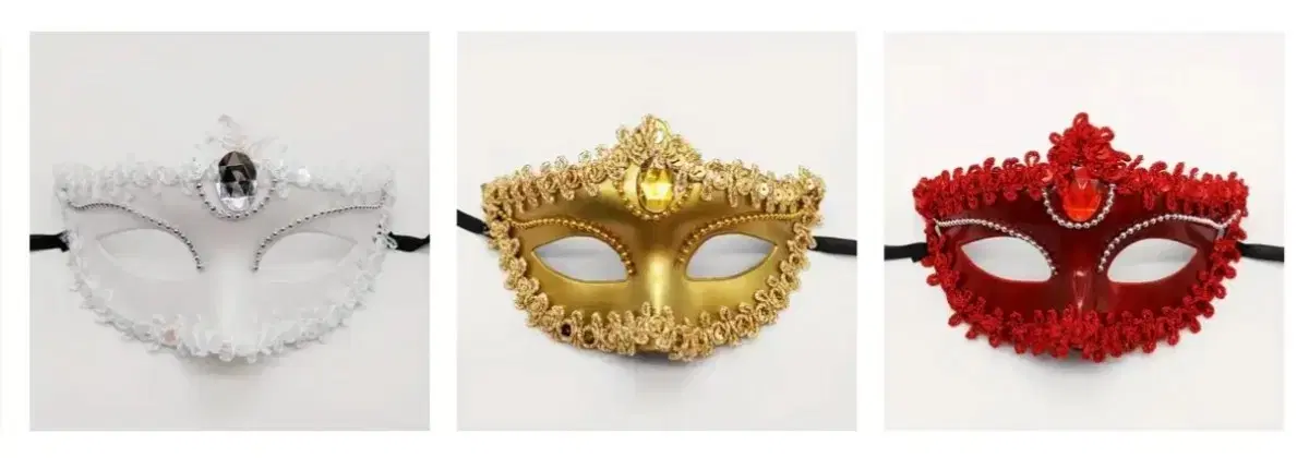 Royal Christmas-themed mask