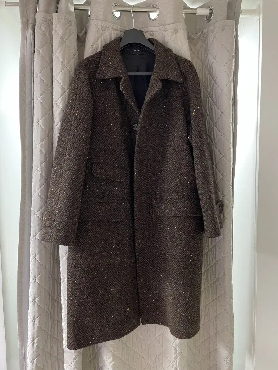 Drexel 23FW Herringbone Donegal Brown Langlan Coat 42 for sale.