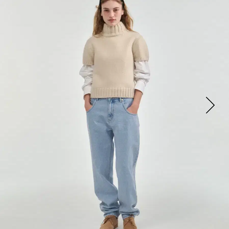 더바넷 Ivory Half Turtleneck Knit Sweater