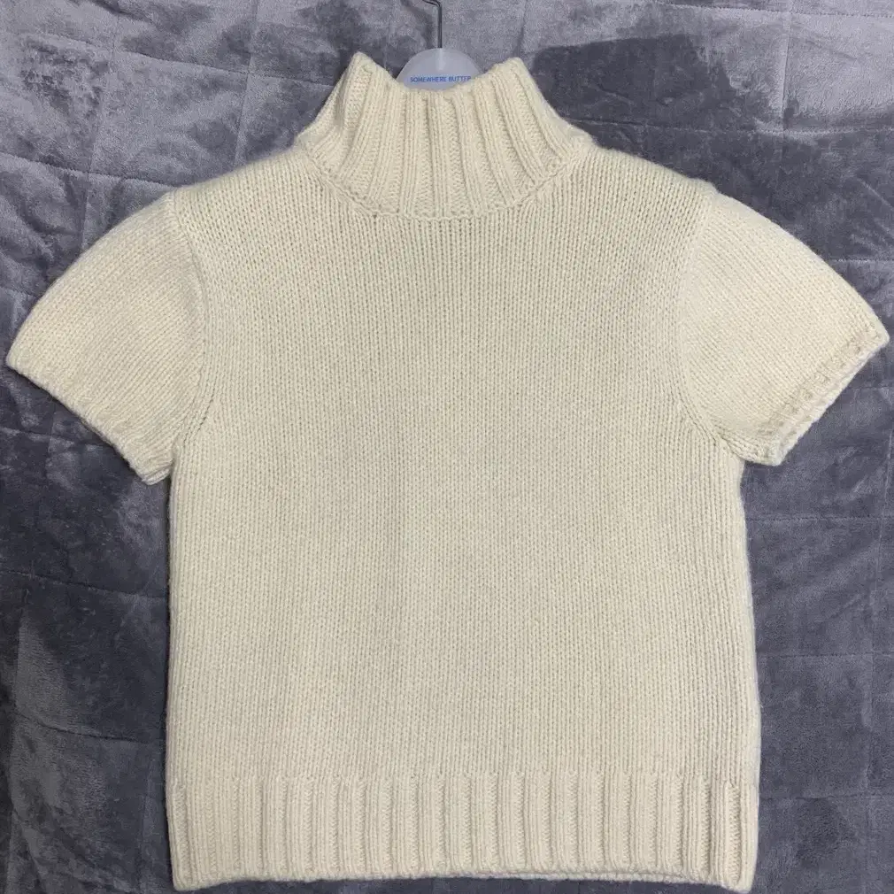 더바넷 Ivory Half Turtleneck Knit Sweater