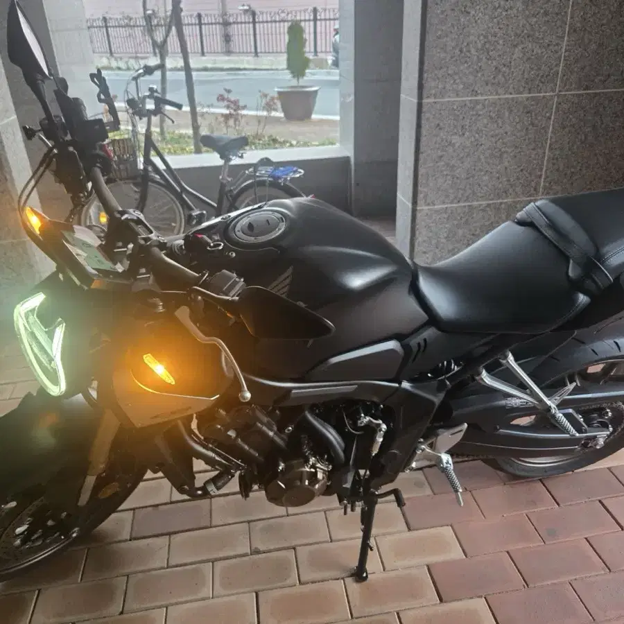 24년형 CB650R 오토바이 e클런치 신형