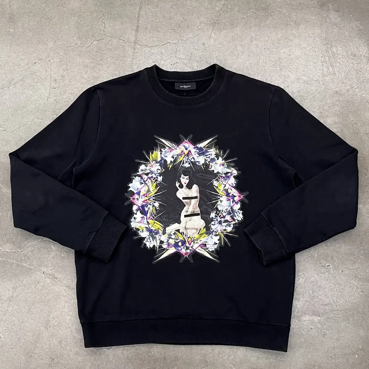 GIVENCHY PIN UP GIRL SWEATSHIRT