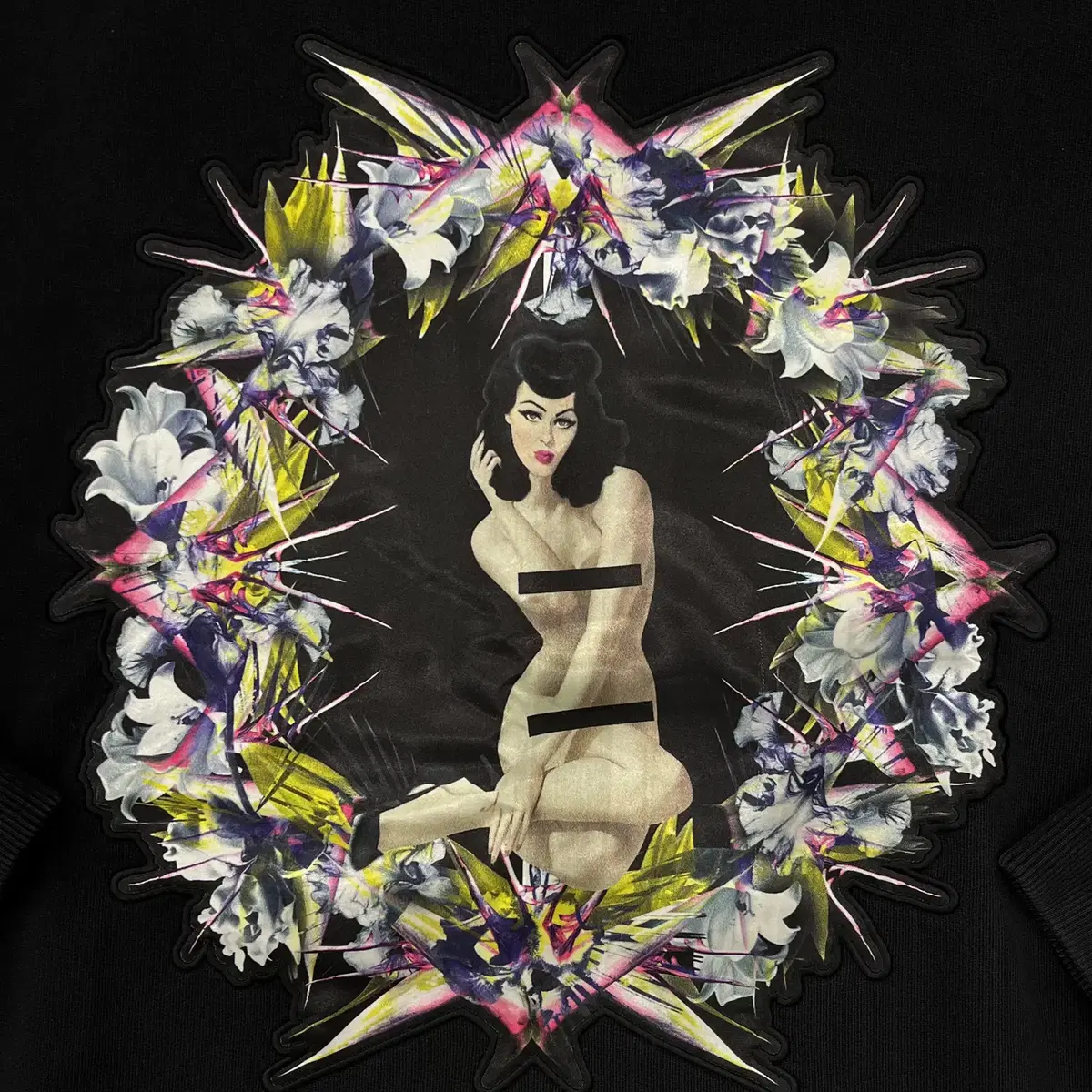 GIVENCHY PIN UP GIRL SWEATSHIRT