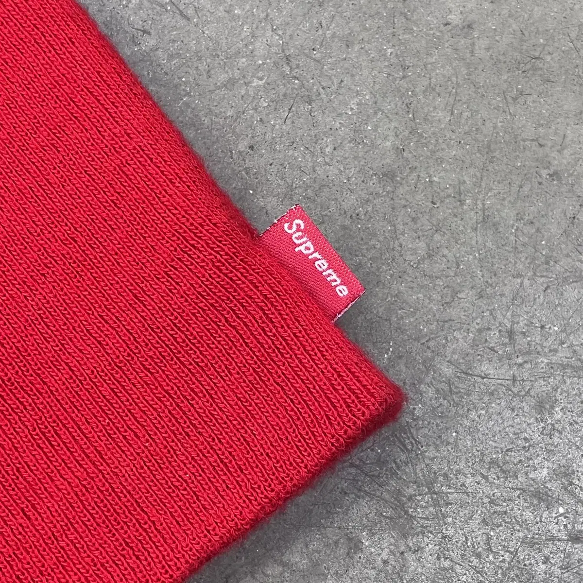 SUPREME BASIC BEANIE RED