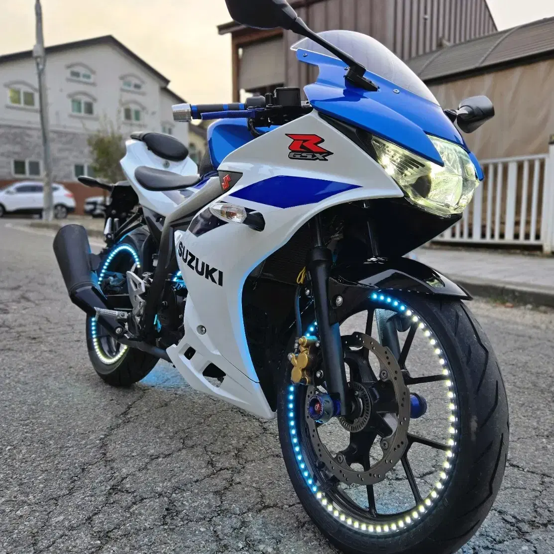 특가) 스즈키gsx-r125 21년식 튜닝잘된 바이크 판매합니다.