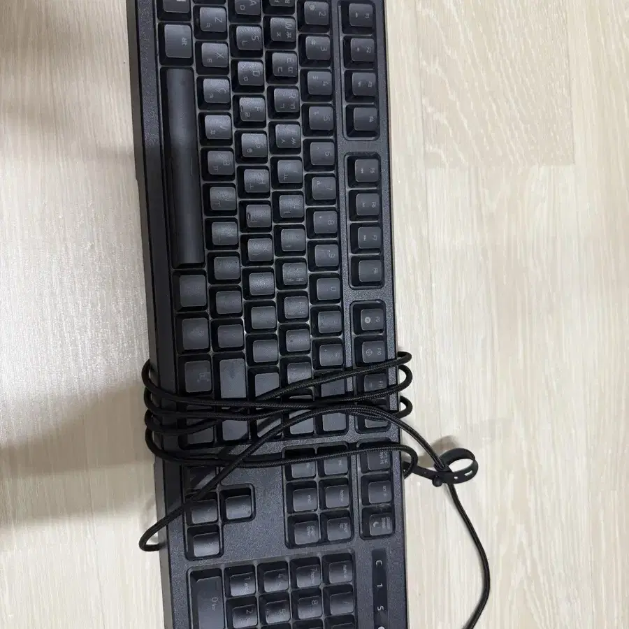 Razer Ornata Chroma RZ03-0204 키보드 팝니다.