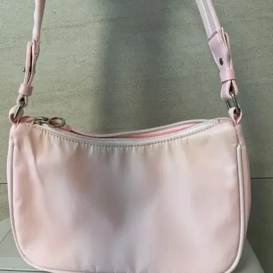 마크엠 숄더백 NYLON HOBO BAG LIGHT PINK