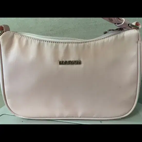 마크엠 숄더백 NYLON HOBO BAG LIGHT PINK