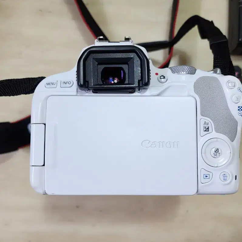 캐논 EOS 200D 화이트